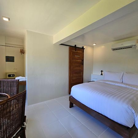 Edgewater Dive & Spa Resort Puerto Galera Exterior photo