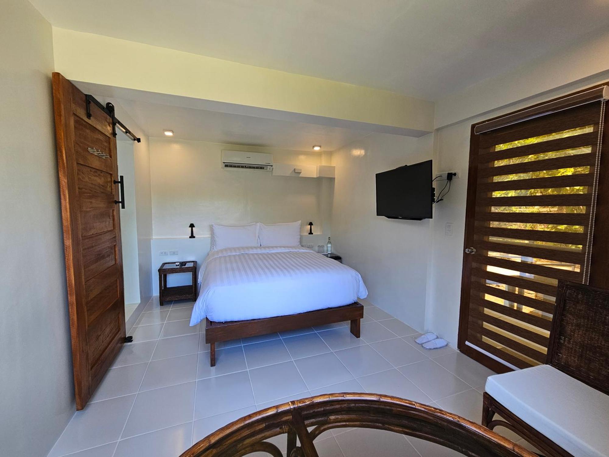 Edgewater Dive & Spa Resort Puerto Galera Exterior photo
