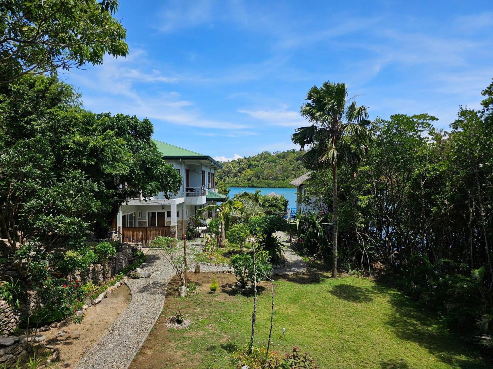 Edgewater Dive & Spa Resort Puerto Galera Exterior photo