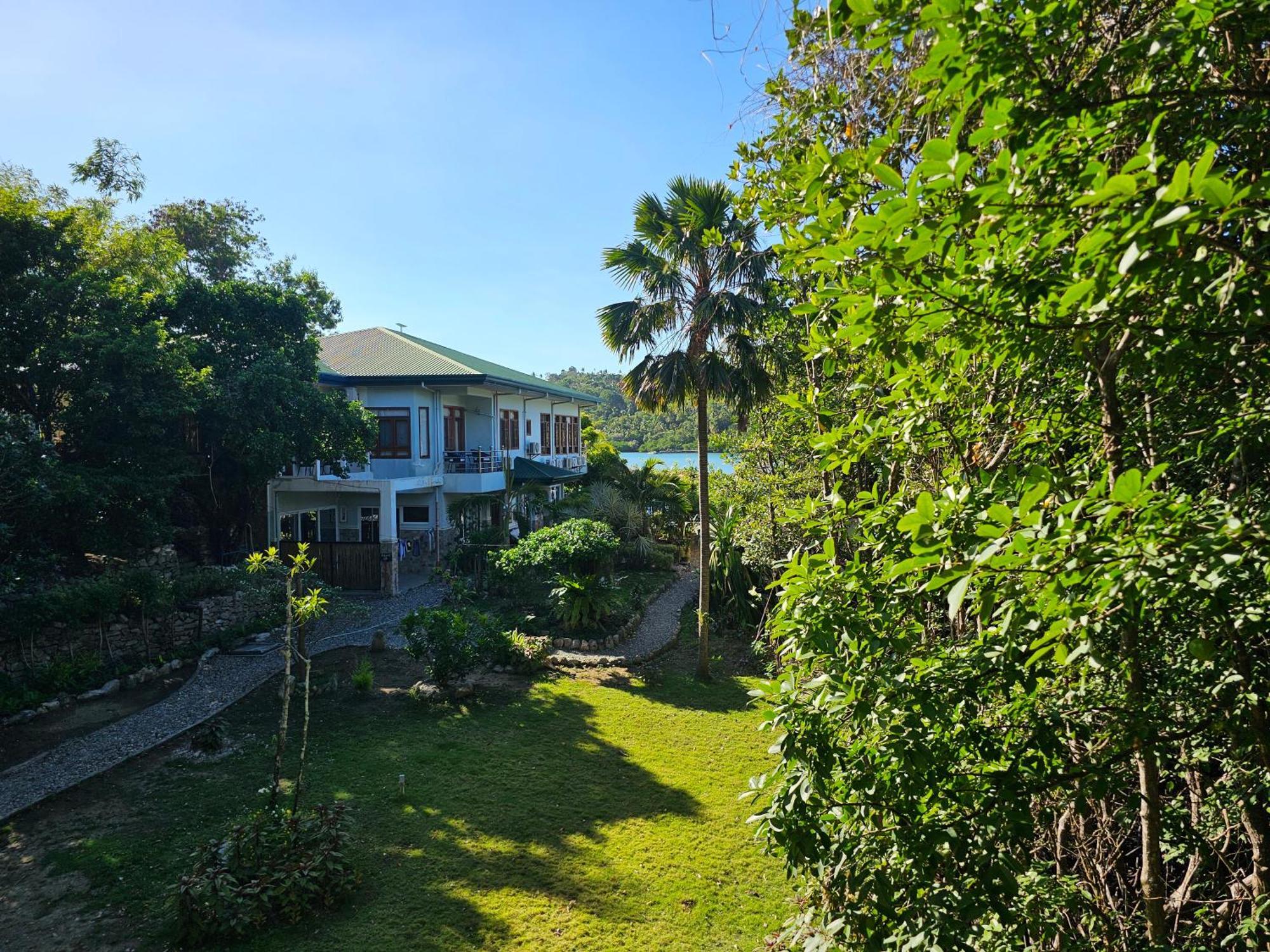 Edgewater Dive & Spa Resort Puerto Galera Exterior photo